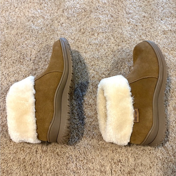 Minnetonka Cozy Brown Faux Fur Lined Ankle Boots - Picture 4 of 6